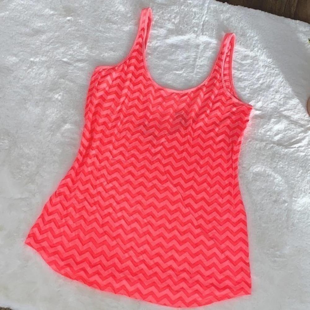 VS PINK- Chevron Print Scoop Back Tank Top EUC